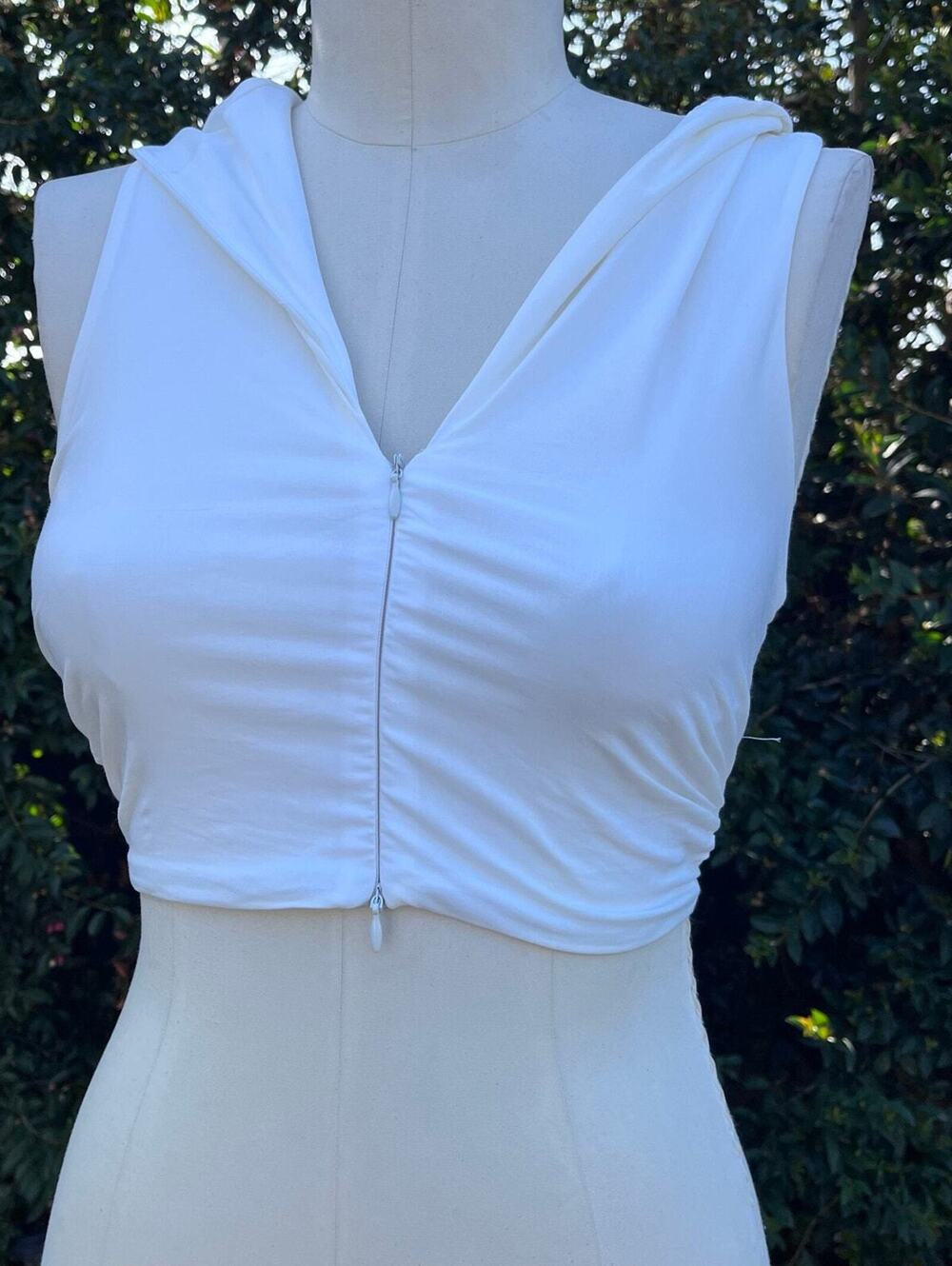 New Y2K Streetwear Bershka White Hooded Sleeveless Crop Top Women’s Size Small